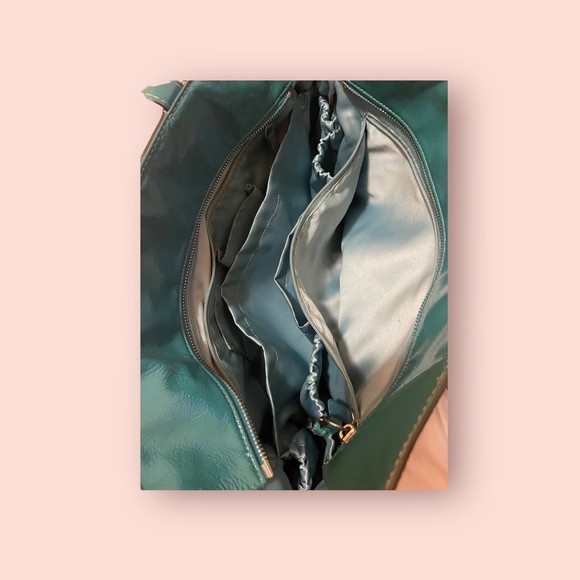 Coach F19256  Patent Leather‎ Weekender, Signature C Diaper / Travel / Tote Bag - Picture 6 of 9